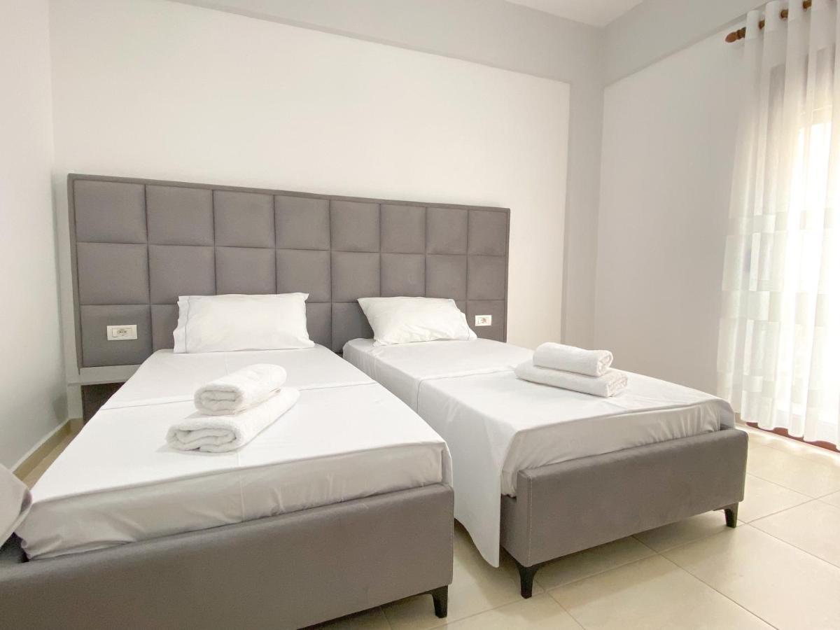 Family Apartments Himara Ngoại thất bức ảnh