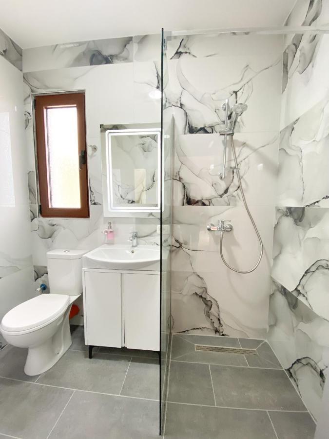 Family Apartments Himara Ngoại thất bức ảnh